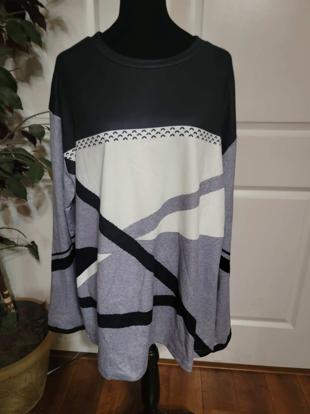 Geo-Panel Long Sleeve Tunic in Black, Gray & White